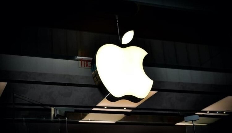 Apple’s Overvaluation Leads to 0 Billion Market Value Loss: Investors Concerned